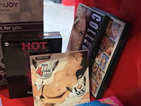 Lot 50 - erotisch lot, boeken, dvd's... - afbeelding 4 van  7
