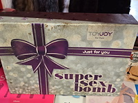 Lot 50 - erotisch lot, boeken, dvd's... - afbeelding 6 van  7