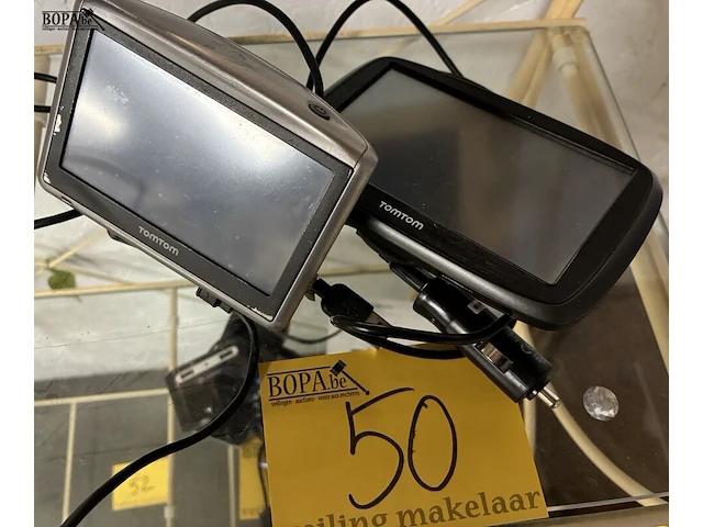 Lot 50 - gps tomtom - 2 stuks - afbeelding 1 van  1