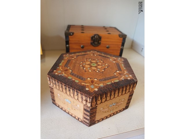 Lot 50 - houten kistjes. 4 stuks - afbeelding 3 van  5