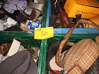 Lot 50 - huisraad en decoratie. 6 bakken - afbeelding 1 van  8