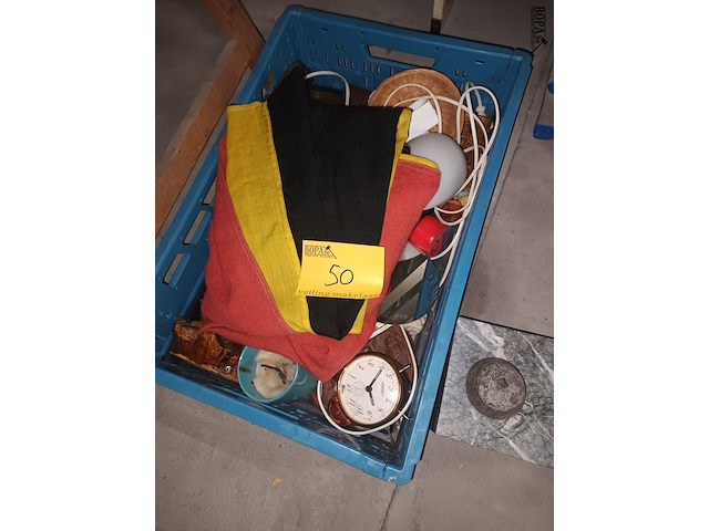 Lot 50 - huisraad en decoratie. 6 bakken - afbeelding 2 van  8