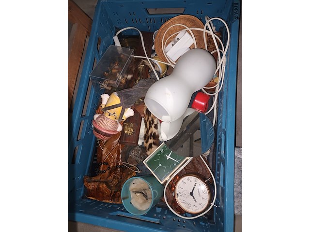 Lot 50 - huisraad en decoratie. 6 bakken - afbeelding 3 van  8