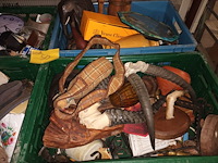 Lot 50 - huisraad en decoratie. 6 bakken - afbeelding 6 van  8