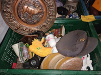 Lot 50 - huisraad en decoratie. 6 bakken - afbeelding 7 van  8