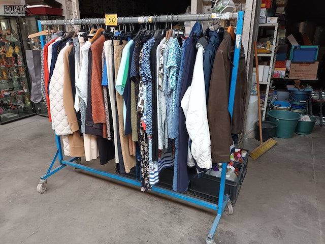 Lot 50 - kledij. 50 stuks - afbeelding 1 van  5