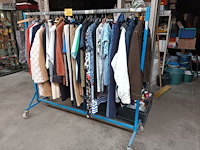 Lot 50 - kledij. 50 stuks - afbeelding 1 van  5