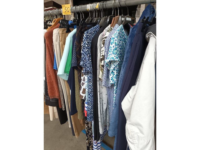 Lot 50 - kledij. 50 stuks - afbeelding 3 van  5