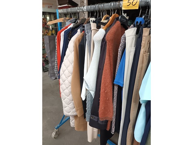 Lot 50 - kledij. 50 stuks - afbeelding 4 van  5