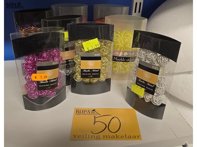 Lot 50 - knutselsetjes nieuw 8 doosjes - afbeelding 1 van  3