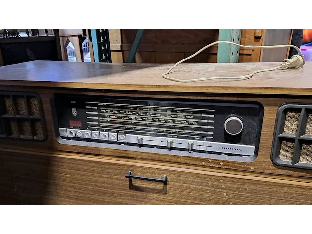 Lot 50 - muziekmeubel vintage grundig radiomodel '60 ingebouwde plate - afbeelding 4 van  8