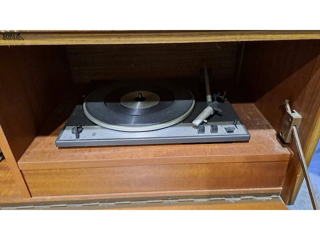 Lot 50 - muziekmeubel vintage grundig radiomodel '60 ingebouwde plate - afbeelding 5 van  8