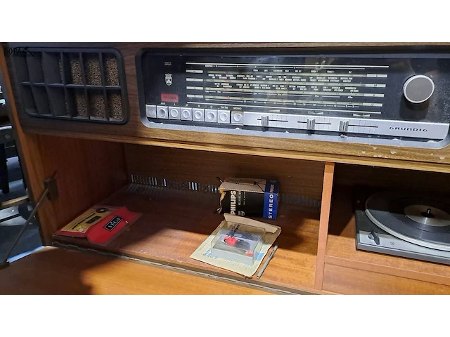 Lot 50 - muziekmeubel vintage grundig radiomodel '60 ingebouwde plate - afbeelding 6 van  8