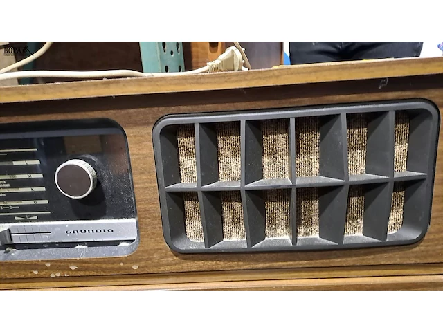 Lot 50 - muziekmeubel vintage grundig radiomodel '60 ingebouwde plate - afbeelding 7 van  8