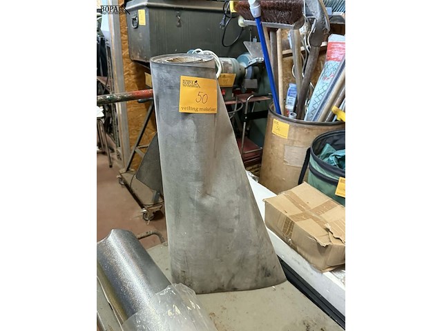 Lot 50 - rol dakbekleding circa 5 meter - geotextiel gronddoek rubber - afbeelding 1 van  3