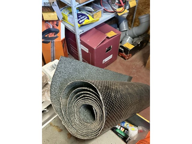Lot 50 - rol dakbekleding circa 5 meter - geotextiel gronddoek rubber - afbeelding 3 van  3