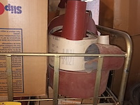 Lot 50 - rolcontainer met inhoud - afbeelding 2 van  4