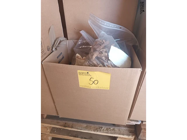 Lot 50 - rookhout snippers steeneik 1 kg. 19 stuks - afbeelding 1 van  3