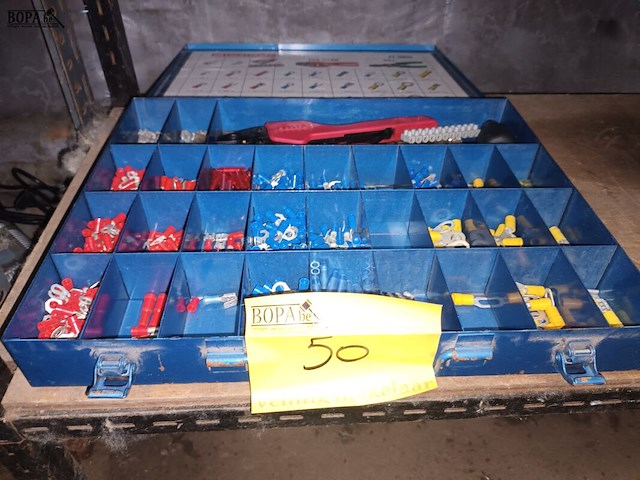 Lot 50 - sorteerkoffer met kabelvoeten - afbeelding 1 van  3