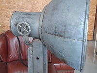 Lot 50 - vintage industriële vloerlamp verstelbaar - afbeelding 2 van  5