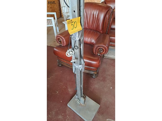 Lot 50 - vintage industriële vloerlamp verstelbaar - afbeelding 3 van  5