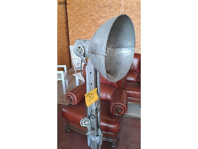Lot 50 - vintage industriële vloerlamp verstelbaar - afbeelding 4 van  5