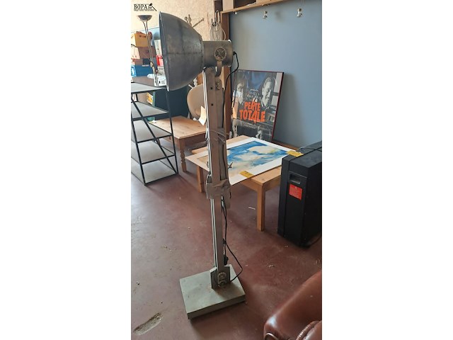 Lot 50 - vintage industriële vloerlamp verstelbaar - afbeelding 5 van  5