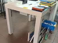 Lot 50 - werktafel met kabeldoorvoer - afbeelding 1 van  3