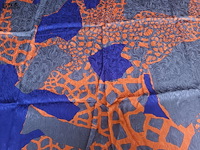Lot 50 - zijden sjaal guy laroche - afbeelding 2 van  3