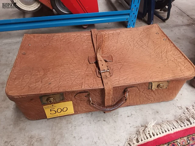 Lot 500 - vintage lederen reiskoffer - afbeelding 2 van  3
