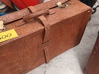 Lot 500 - vintage lederen reiskoffer - afbeelding 3 van  3