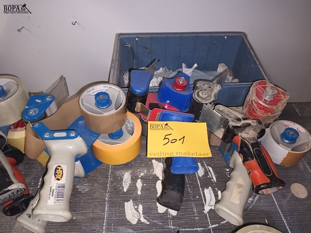 Lot 501 - tape afrollers. 8 stuks - afbeelding 1 van  3