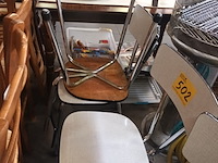 Lot 502 - retro keukenstoelen wit. 4 stuks - afbeelding 2 van  4