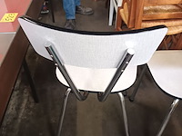 Lot 502 - retro keukenstoelen wit. 4 stuks - afbeelding 3 van  4
