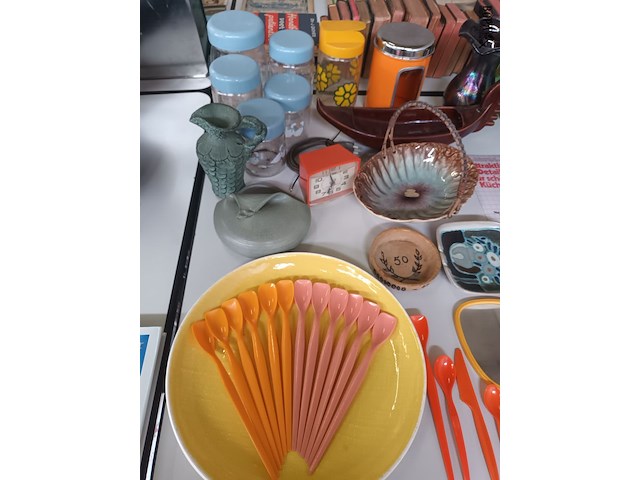Lot 505 - retro huisraad en decoratie. 65 stuks - afbeelding 2 van  6