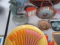 Lot 505 - retro huisraad en decoratie. 65 stuks - afbeelding 2 van  6