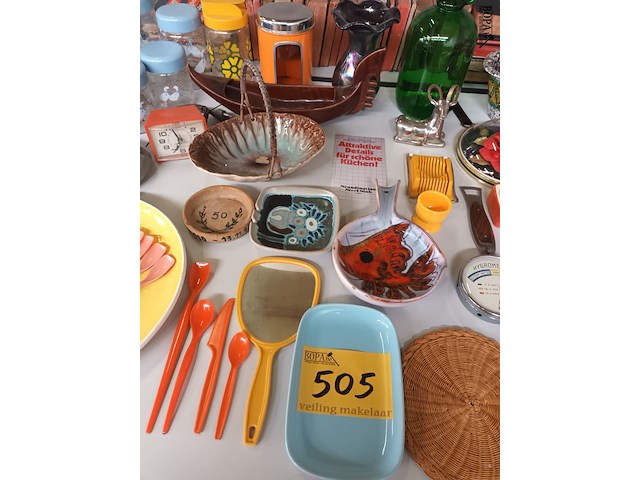 Lot 505 - retro huisraad en decoratie. 65 stuks - afbeelding 3 van  6