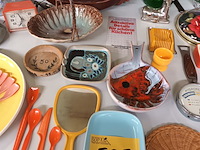 Lot 505 - retro huisraad en decoratie. 65 stuks - afbeelding 3 van  6