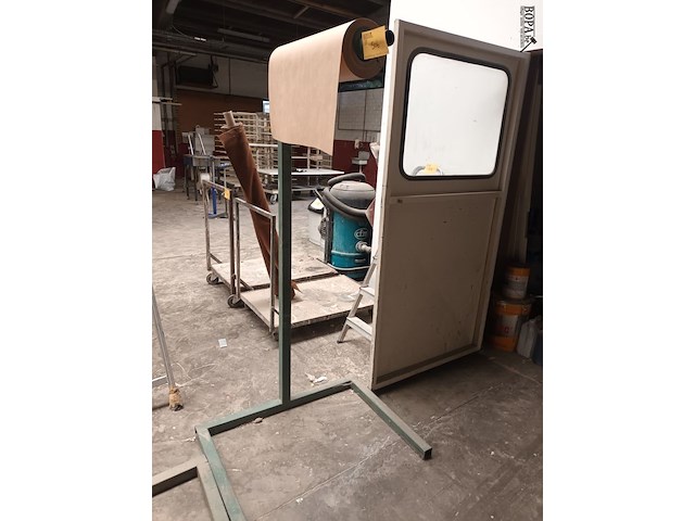 Lot 506 - standaard voor rollen - afbeelding 2 van  3