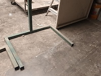 Lot 506 - standaard voor rollen - afbeelding 3 van  3