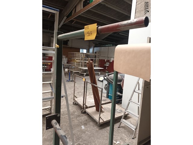 Lot 507 - standaard voor rollen - afbeelding 1 van  3