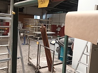 Lot 507 - standaard voor rollen - afbeelding 1 van  3