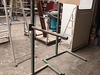 Lot 507 - standaard voor rollen - afbeelding 2 van  3