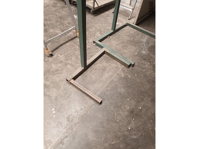 Lot 507 - standaard voor rollen - afbeelding 3 van  3