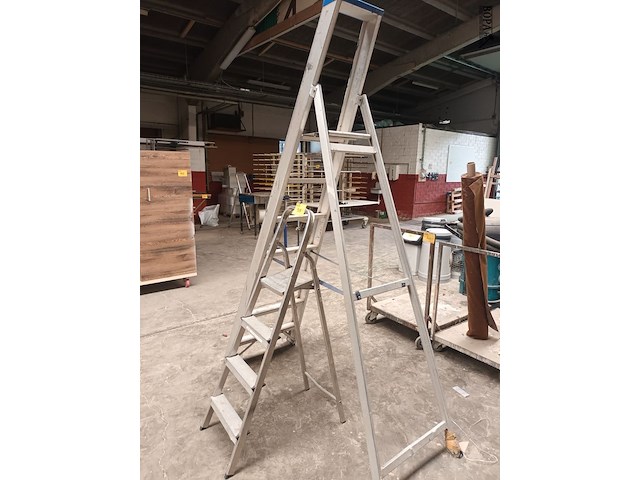 Lot 508 - aluminium trapladder. 2 stuks - afbeelding 3 van  3
