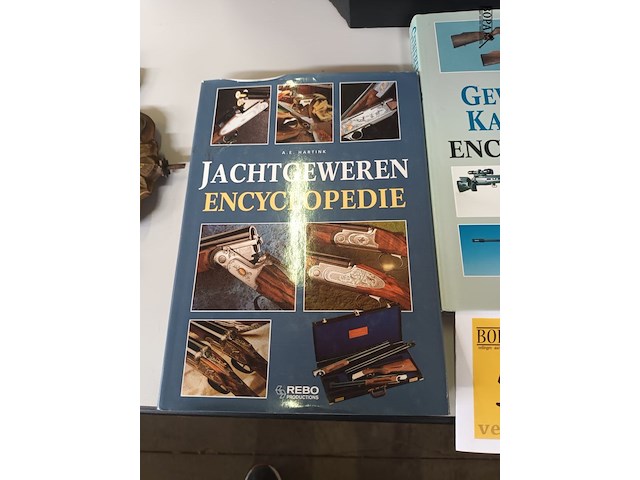Lot 508 - boeken over wapens. 3 stuks - afbeelding 2 van  4