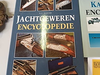 Lot 508 - boeken over wapens. 3 stuks - afbeelding 2 van  4