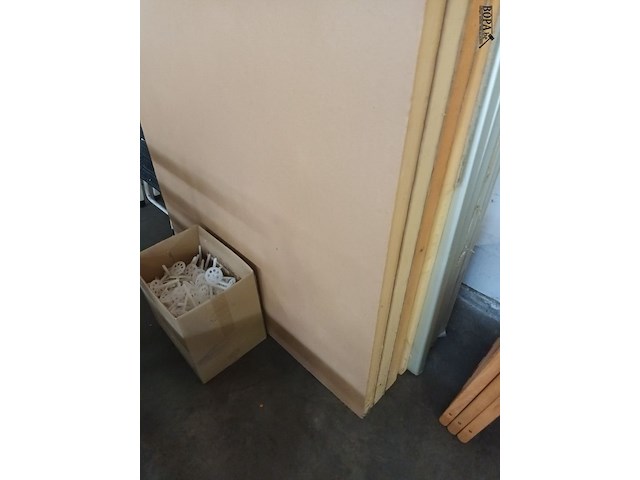 Lot 508 - isolatiepanelen en pluggen - afbeelding 2 van  4