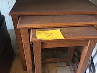 Lot 51 - bijzettafels. 3 stuks - afbeelding 1 van  2