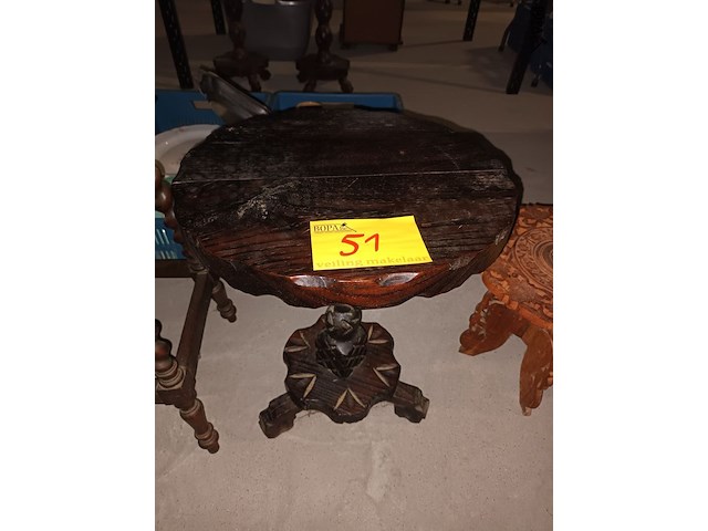Lot 51 - bijzettafeltje - afbeelding 1 van  3